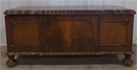 (AM) Vintage Roos Chests Cedar Chest. 
(Approx.