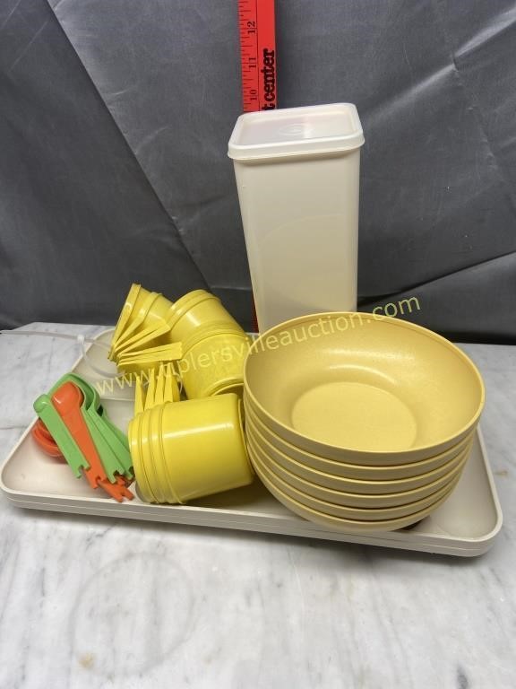 Tupperware trays, bows, measuring spoons and cups