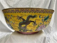 Chinese dragon-decorated porcelain bowl