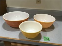 vintage pyrex mixing bowls