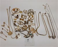 GOLD COLOURED JEWELLERY LOT