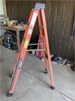Werner Fiberglass 6' Ladder, Angle Iron on Leg