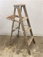 4 FT Wooden Ladder