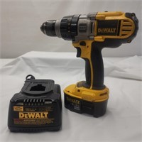 14.4v Dewalt Drill w/ Battery & Charger, Powers On