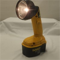 Dewalt 14.4v Flashlight, Powers On