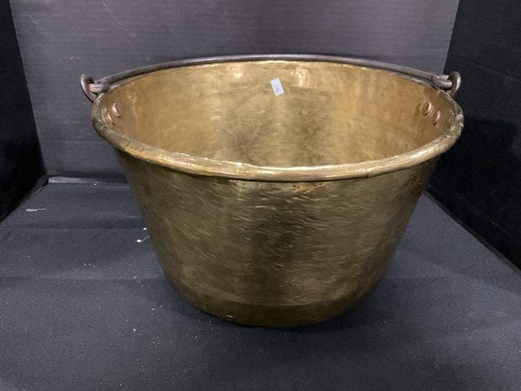Large Antique Hammered Copper Pot.