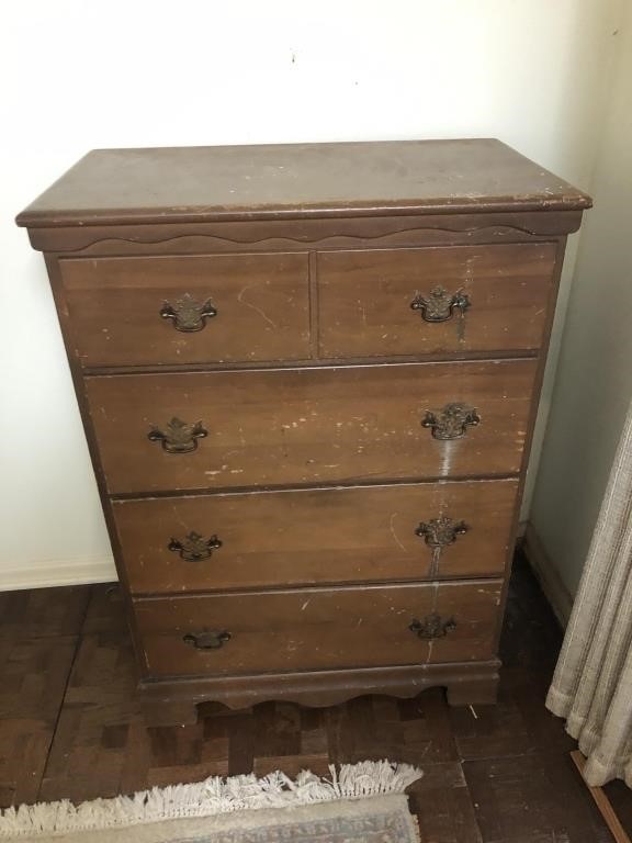 Chest of Drawers - Needs refinished or painted