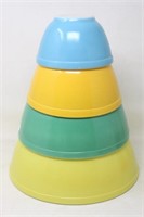 Set of 4 Vintage Pyrex Nesting / Mixing Bowls