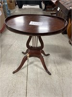 Vintage oval parlor table (broken leg)
