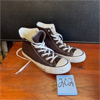 children's size 8.5 Converse like sneakers