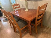 Broyhill Light Wood Dining Room Table & 4 Chairs