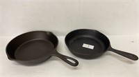 Cast Iron skillet - lot of 2