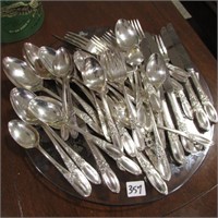 TRAY OF COMMUNITY PLATE CUTLERY