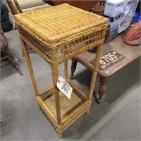 WICKER FERNSTAND