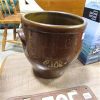 STONEWARE 1 1/2 GAL. POT