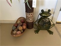 Frog floor fan, coffee table decorations