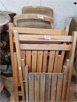 Lot with wooden folding chairs, TV trays, candy di
