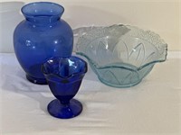 Cobalt blue vase & dish / litgh bluish bowl
