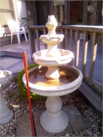 Bird bath / fountain.