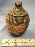 5 1/2" dyed grass basket with lid   (k 58)