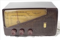 Zenith 7H822 Bakelite Tube Radio c.1950