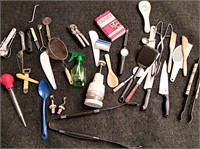 LOT OF KITCHEN UTENSILS ASSORTED PIECES