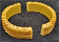 VTG Carved Bakelite Bracelet - Note