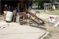 TRACTOR LOADER ARMS WITH MISC METAL PARTS