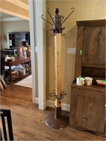 LARGE RUSTIC PINE AND IRON WESTERN THEME COAT RACK