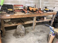 Work bench 39"x40"x10' *NOT ITEMS ON OR AROUND