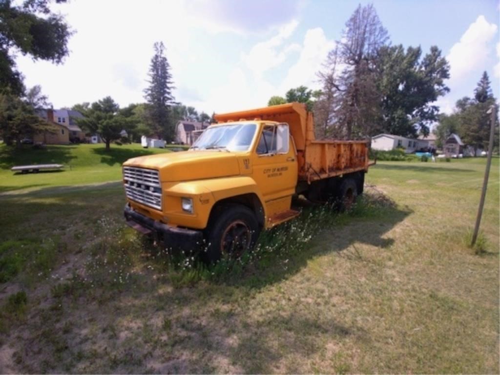 1980 Ford Dump Truck, Not Running, V8, 5/2 Speed