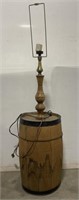 (AN) Barrel base lamp without shade.