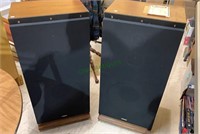 2 large Fisher stereo speakers, model STV889A,