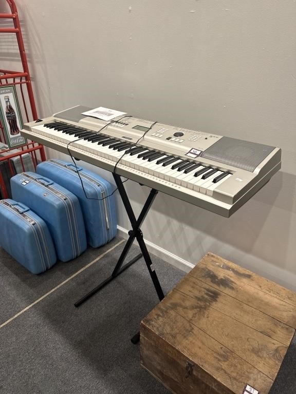 Yamaha keyboard with stand