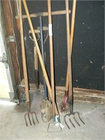 Long handles: shovels, rakes, post hole digger