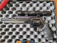Taurus 44 magnum 6 shot revolver w/ scope