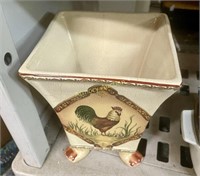 CERAMIC ROOSTER FOOTED PLANTER