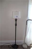 HEAVY FLOOR LAMP