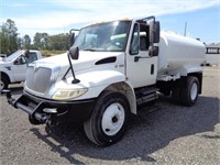 2003 International 4200 2,000 Gallon Water Truck