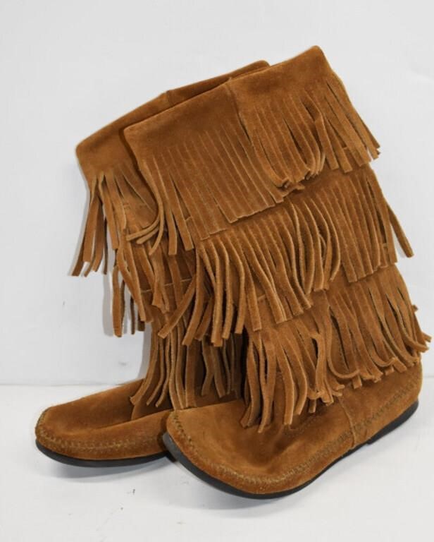 Minnetonka Fringe Moccasin Boots Size 7