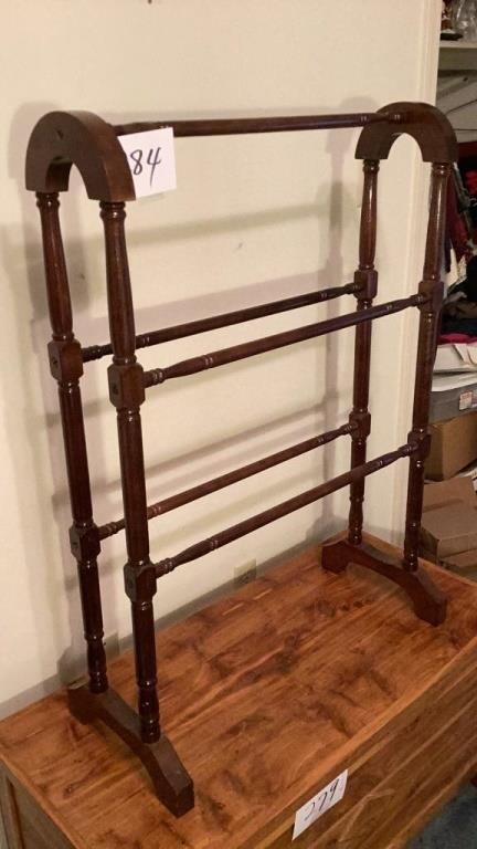 Quilt rack, 28 x 8 x 39“