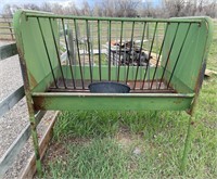 DOUBLE SIDED HAY FEEDER