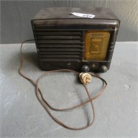 Vintage Emerson Table Top Radio