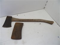 Single bit axe and double bit axe head