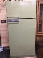 Vintage Avadado Tru-Cold Frig/Freezer