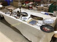 Lot Vintage items, bungs, hurricane lamp, copper