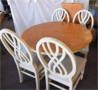 Vintage Farmhouse Style Dining Table & Chairs