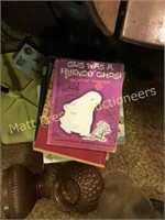 LOT OF CHILDREN'S BOOKS