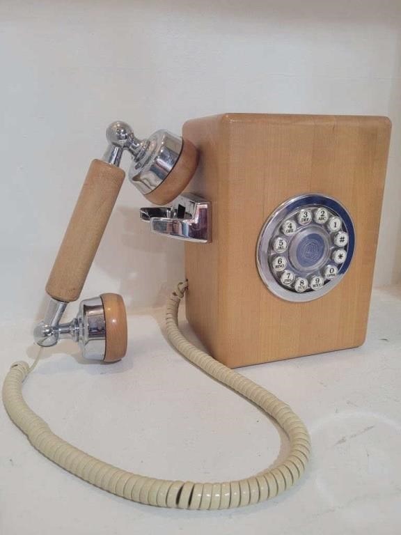 Private Estate Telephones, Awards and Memorabilia/Knife