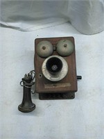 Old hand crank telephone